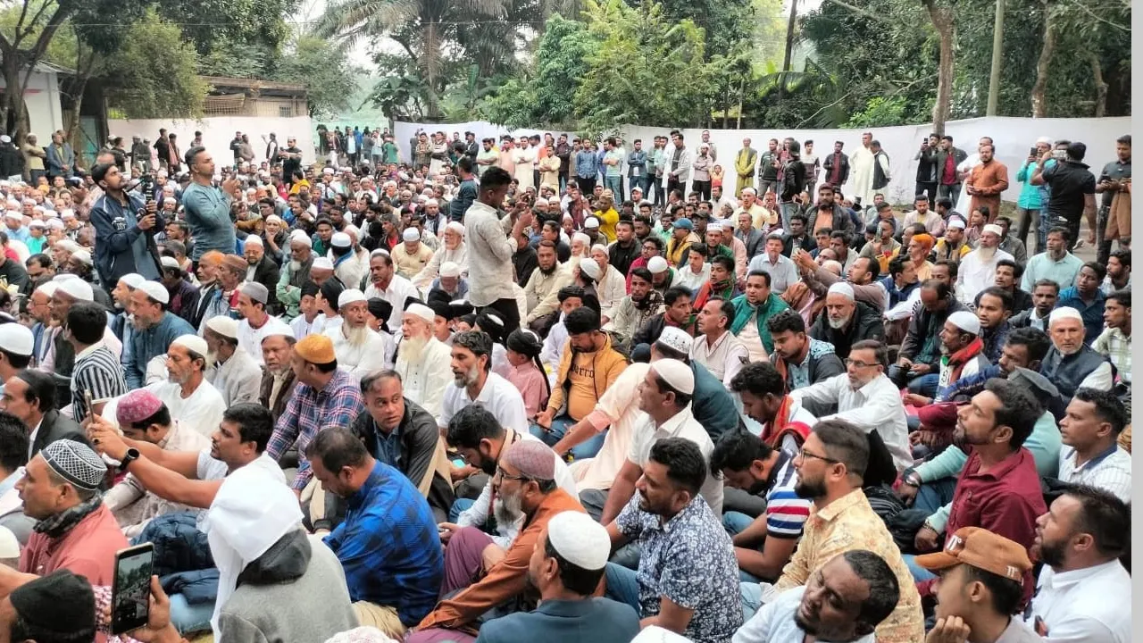 বেগম খালেদা জিয়ার সুস্থতা কামনায় পৈতৃক বাড়ি ফেনীতে দোয়া মাহফিল