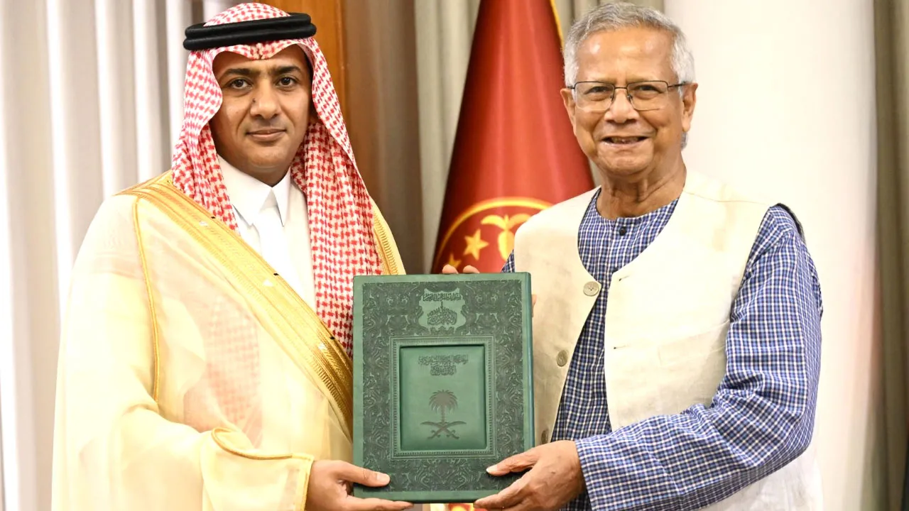 সৌদি আরবকে বাংলাদেশে উৎপাদন খাত গড়ার প্রস্তাব প্রধান উপদেষ্টার