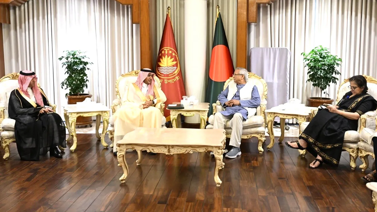 প্রধান উপদেষ্টাকে সৌদি যুবরাজের আমন্ত্রণ