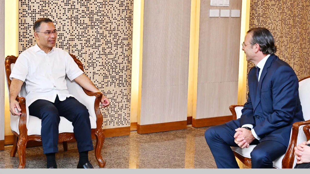 প্রধানমন্ত্রীর সাথে শেভরনের উচ্চপর্যায়ের প্রতিনিধি দলের সাক্ষাৎ