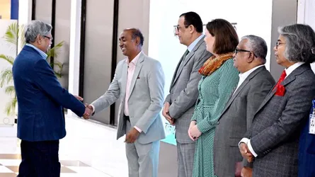 যুক্তরাজ্যে চিকিৎসা শেষে দেশে ফিরেছেন রাষ্ট্রপতি
