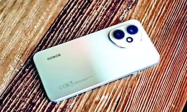 অনার স্মার্টফোনে বিজয় অফার