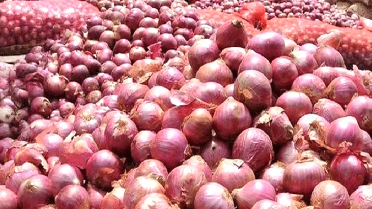 পেঁয়াজের বাজার ফের ঊর্ধ্বমুখী সবজির দাম কমছে
