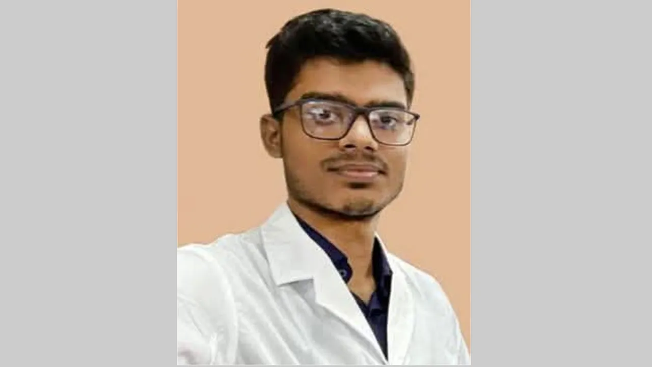 ঢাকায় ভূমিকম্পে নিহত মেডিক্যালছাত্র রাফির দাফন সম্পন্ন, হাসপাতালে ভর্তি মা