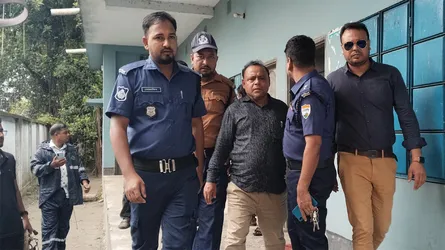সৈয়দপুরে রেললাইনের পাত পাচার : পিডব্লিউ ইনচার্জ আটক