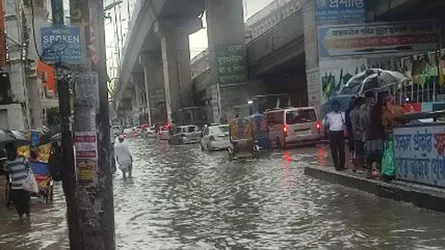 রাত থেকে বৃষ্টিতে রাজধানীতে জলাবদ্ধতা