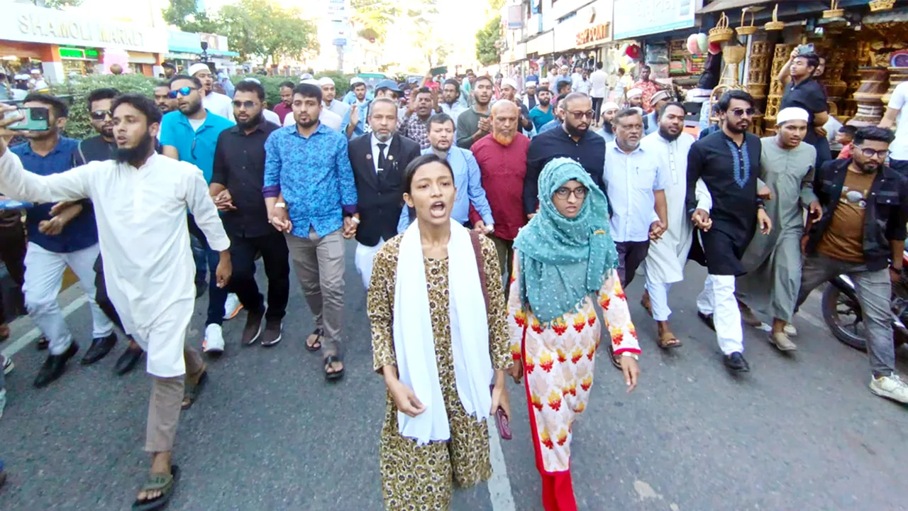 হাসিনার ফাঁসির রায়ে সিলেটে আনন্দ মিছিল, মিষ্টি বিতরণ