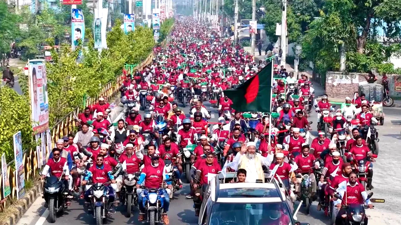 রাজশাহীতে হাজারো মোটরসাইকেল নিয়ে জামায়াত প্রার্থীর বর্ণাঢ্য র‌্যালি