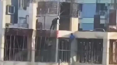 কার্নিশে ঝুলে থাকা ছাত্রকে গুলি : মামলার বিচার শুরু