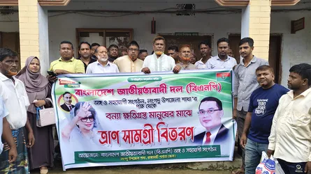 রাঙ্গামাটিতে বন্যার্তদের মাঝে বিএনপির ত্রাণ বিতরণ