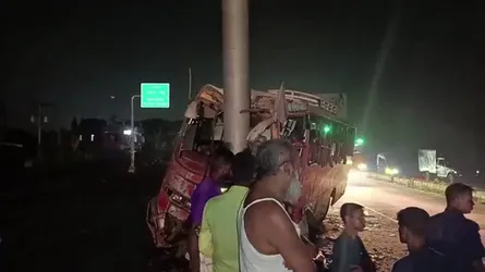 রংপুরে পিলারে বাসের ধাক্কা, নারী নিহত