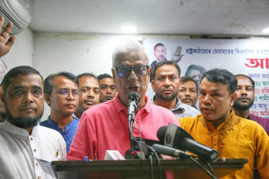 সরকার নির্বাচন দিতে পিছপা হচ্ছে : ফারুক