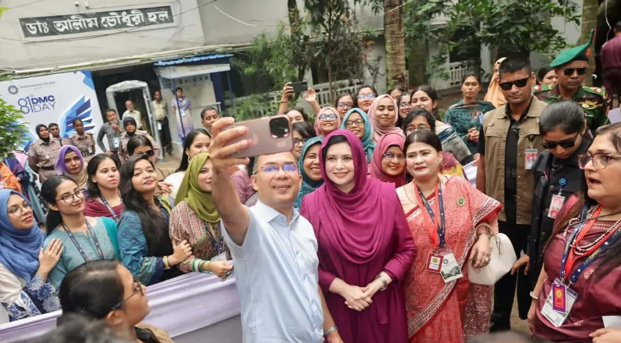 জুবাইদার স্মৃতিবিজড়িত হোস্টেলে প্রধানমন্ত্রী, শিক্ষার্থীদের উচ্ছ্বাস