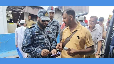 ঈদে রাঙ্গাবালীর নৌপথে বেড়েছে যাত্রীর চাপ, নিরাপত্তায় তৎপর নৌবাহিনী