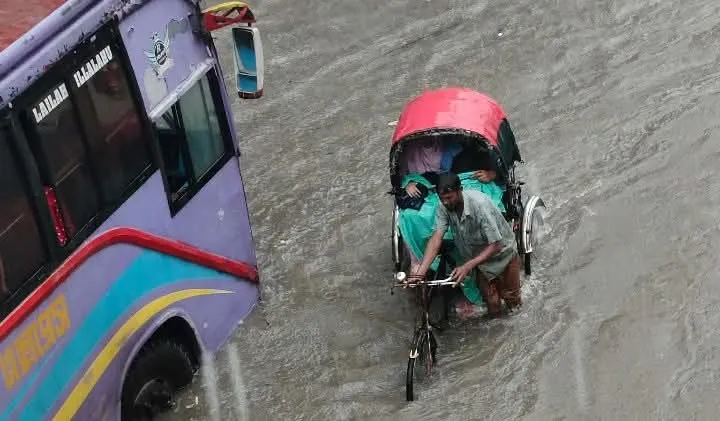ভারী বৃষ্টিপাতের সতর্কবার্তা ৬ বিভাগে