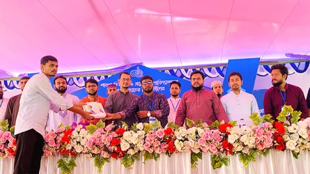 ছয় শতাধিক নবীন শিক্ষার্থীকে কোরআন দিয়ে বরণ করল পাবিপ্রবি ছাত্রশিবির
