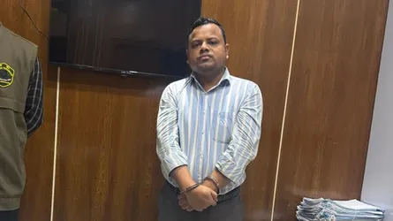 প্রধানমন্ত্রীর পরিবারের সদস্য ও কর্মকর্তার নামে ভুয়া আইডি খুলে প্রতারণা, আসামি রিমান্ডে