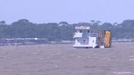 ভোলার ৩ দিন ধরে ডুবে আছে পণ্যবাহী জাহাজ, উদ্ধারকাজ ব্যাহত