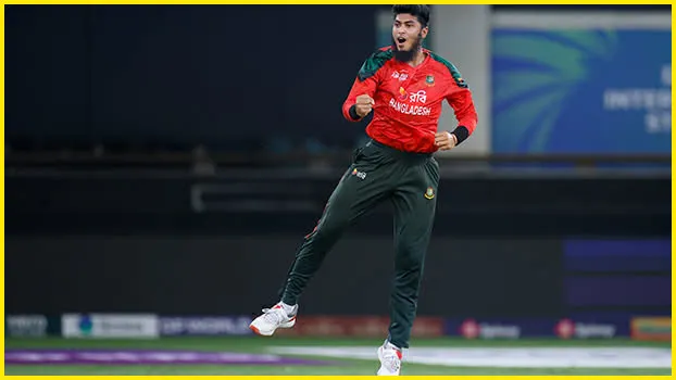 বাংলাদেশকে প্রথম উইকেট এনে দিলেন রিশাদ