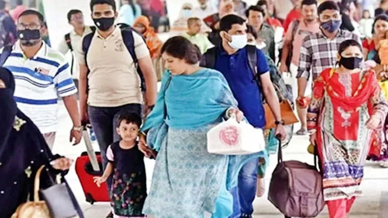 ঈদের ছুটি কাটিয়ে রাজধানীমুখী মানুষ