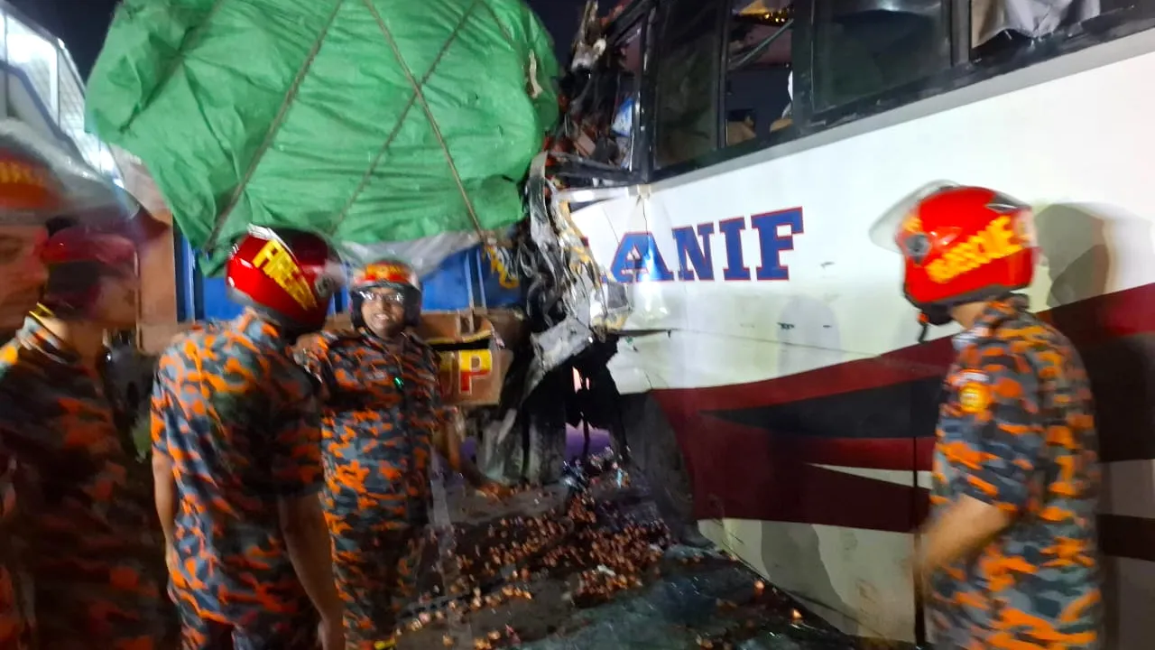মুন্সীগঞ্জে বাসের ধাক্কায় নিহত ১