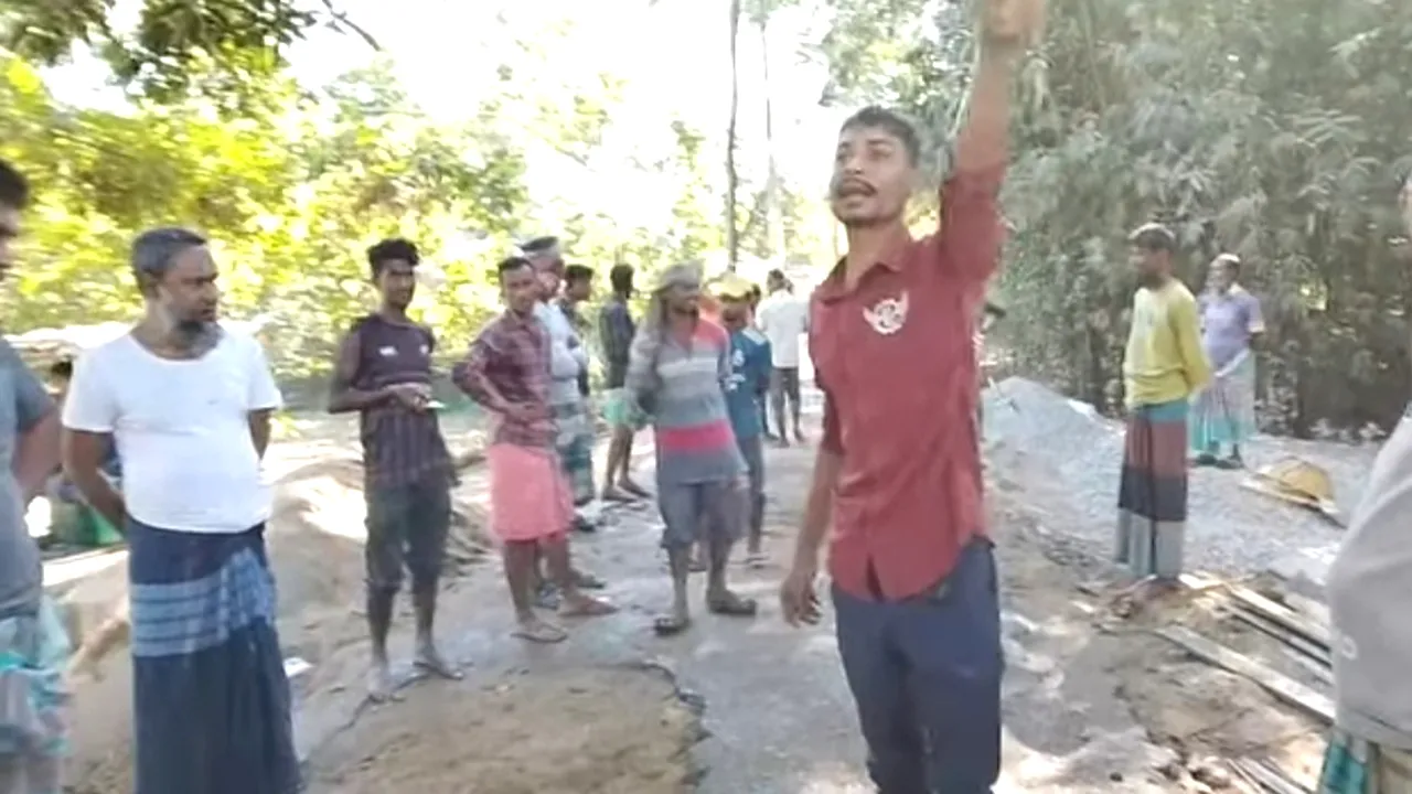 দোয়ারাবাজারে রাস্তার কাজে অনিয়মের অভিযোগ, কাজ বন্ধ করে দিল জনতা