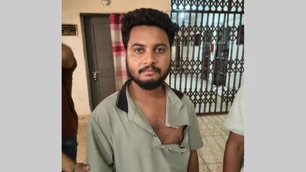রূপগঞ্জে ২৭ বোতল মদসহ ছাত্রলীগ নেতা গ্রেফতার