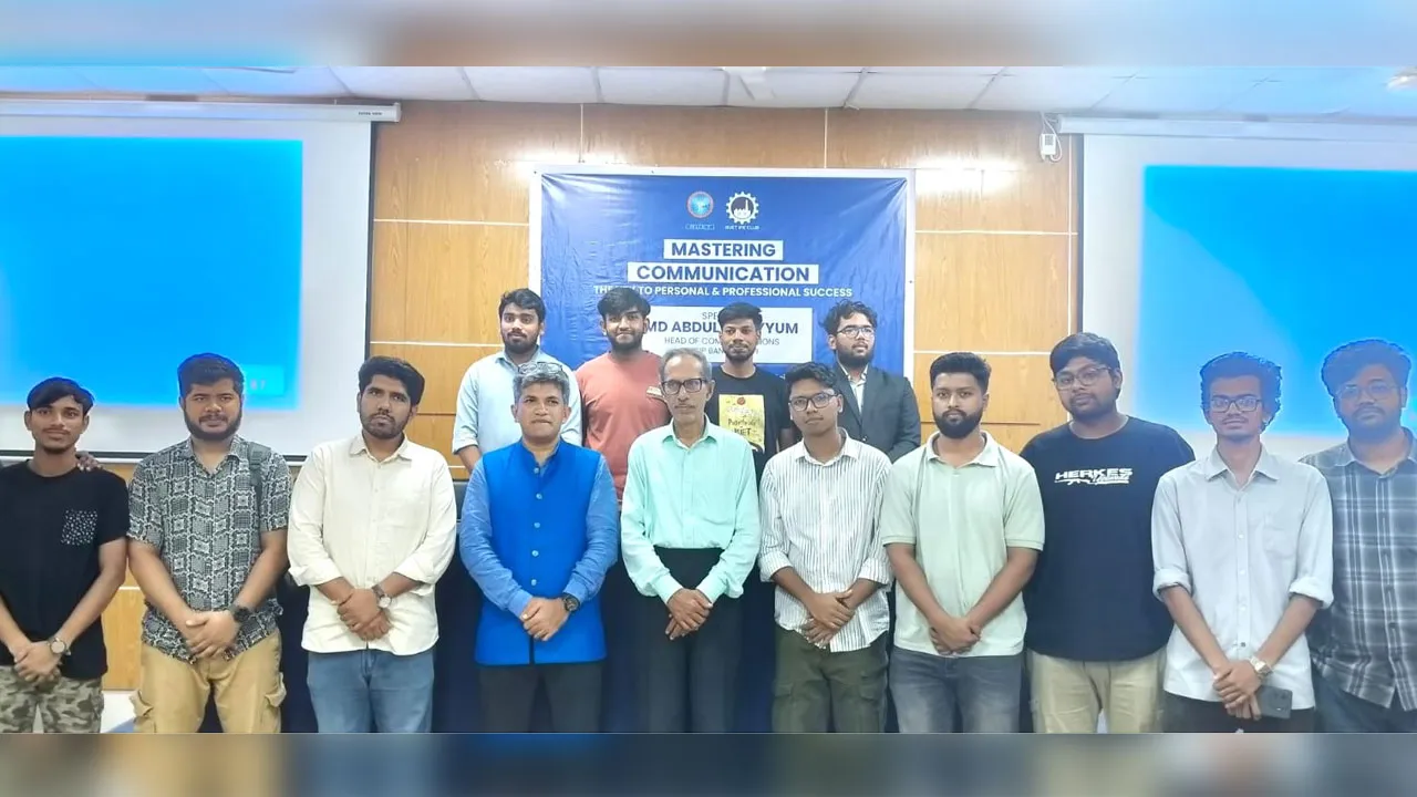 রুয়েটে যোগাযোগে দক্ষতার উপর বিশেষ সেমিনার অনুষ্ঠিত