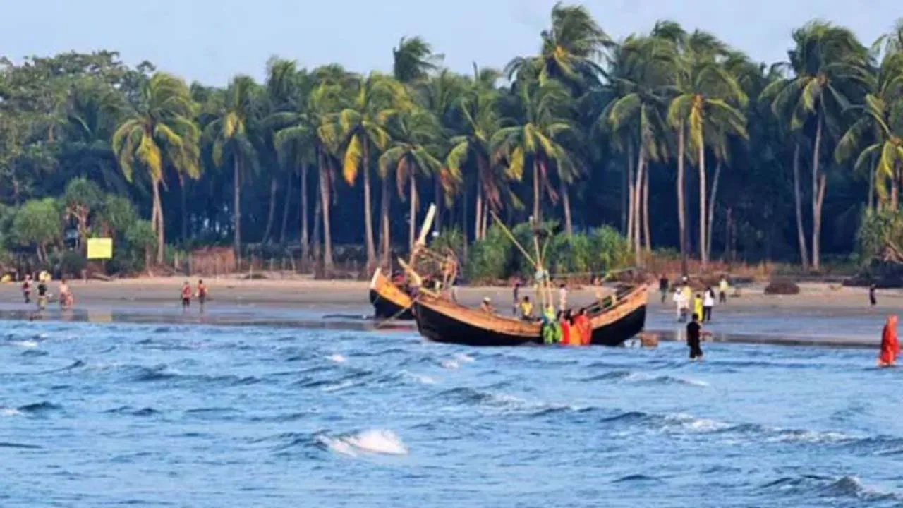 সেন্টমার্টিনে যাতায়াত নিয়ন্ত্রণে বছরে ক্ষতি ৪০০ কোটি