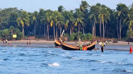 সেন্টমার্টিনে যাতায়াত নিয়ন্ত্রণে বছরে ক্ষতি ৪০০ কোটি
