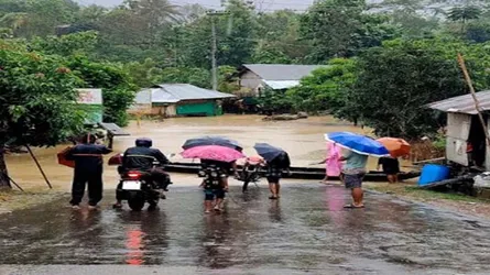যোগাযোগ বন্ধ হওয়ায় সাজেকে ৫ শতাধিক পর্যটক বিপাকে