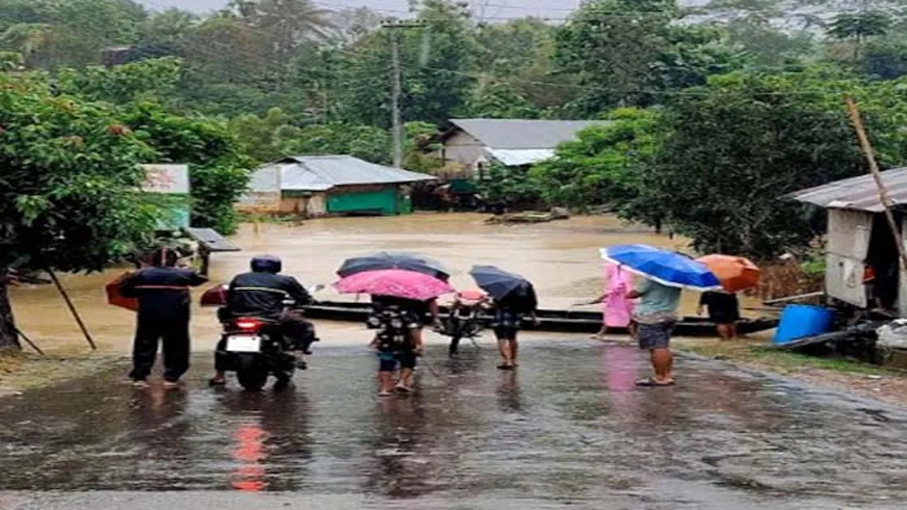 যোগাযোগ বন্ধ হওয়ায় সাজেকে ৫ শতাধিক পর্যটক বিপাকে