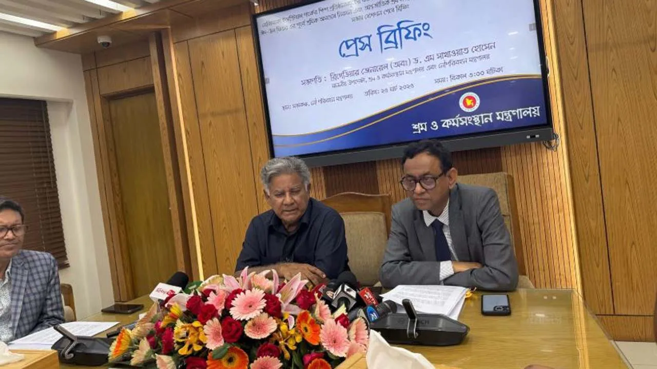 পোশাক শ্রমিকদের পাওনা না দিয়ে মালিকরা বিদেশ যেতে পারবেন না