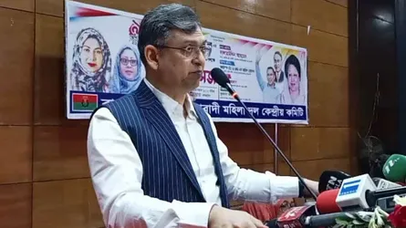 ডাকসুতে বিজয়ীদের অভিনন্দন জানালেন সালাহউদ্দিন আহমদ