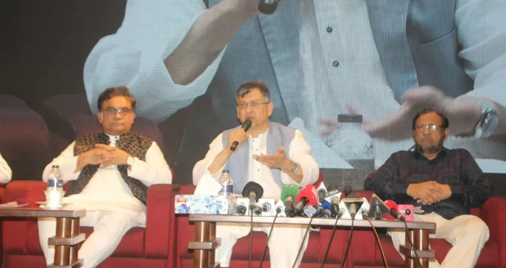 সম্মিলিত প্রচেষ্টায় মেধাপাচার বন্ধ করতে হবে : সালাহউদ্দিন