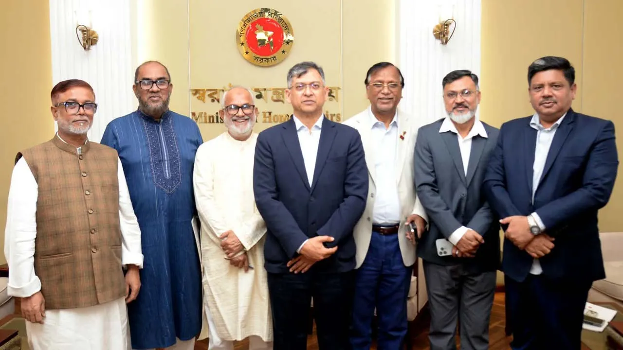 স্বরাষ্ট্রমন্ত্রীর সাথে নবনিযুক্ত ৬ সিটি প্রশাসকের সৌজন্য সাক্ষাৎ