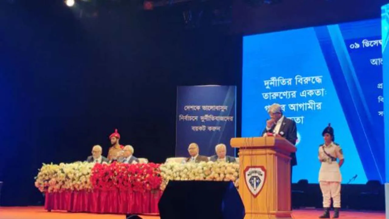 রাজনীতিবিদরা ঠিক থাকলে সমাজে পচন ধরবে না