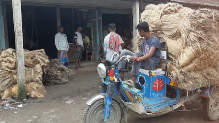নগরকান্দা-সালথায় পাটের ভালো দাম পেয়ে খুশি কৃষক