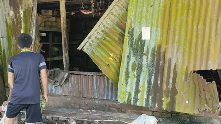 সালথায় দু’পক্ষের সংঘর্ষে বাড়িঘর ভাঙচুর, আহত ৬