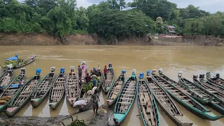 সাঙ্গু নদীতে ইঞ্জিনচালিত নৌকা ডুবে পর্যটক নিখোঁজ
