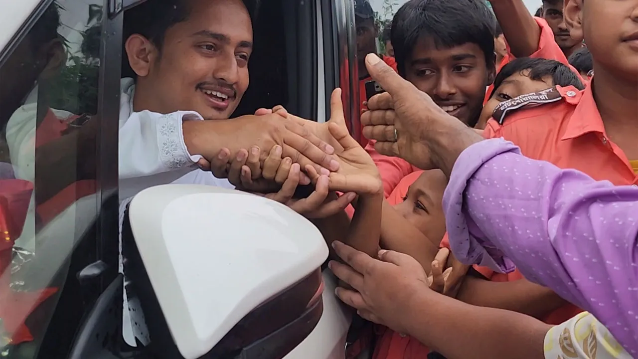 পড়াশোনা রেখে আমাদের দেখতে আসা তোমাদের কাজ না : পদযাত্রায় শিক্ষার্থীদের সারজিস