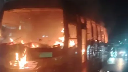 গাজীপুরে চলন্ত বাসে আগুন