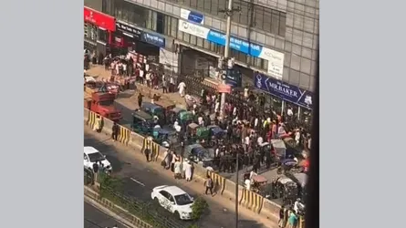 সাভারে আনসার সদস্যদের উপর হকারদের হামলায় আহত ৭