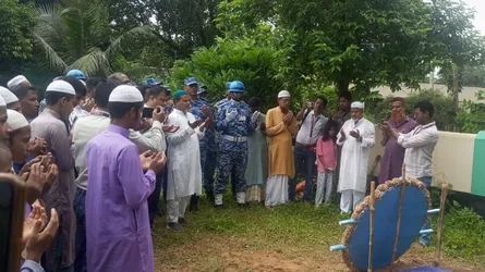 সাভারে লামিয়ার কবরে বিমান বাহিনী শ্রদ্ধা