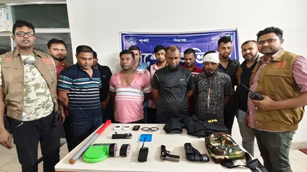 সাভারে র‌্যাব পরিচয়ে ডাকাতি, গ্রেফতার ৯