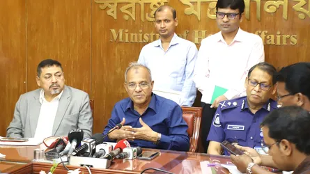 রাস্তা বন্ধের ঘটনায় জিএমপি কমিশনারকে শোকজ করা হবে