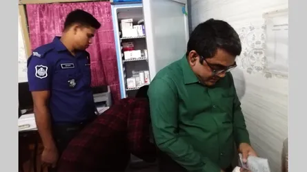 আলমডাঙ্গায় মেয়াদোত্তীর্ণ টেস্ট কিট রাখায় ক্লিনিক মালিককে জরিমানা