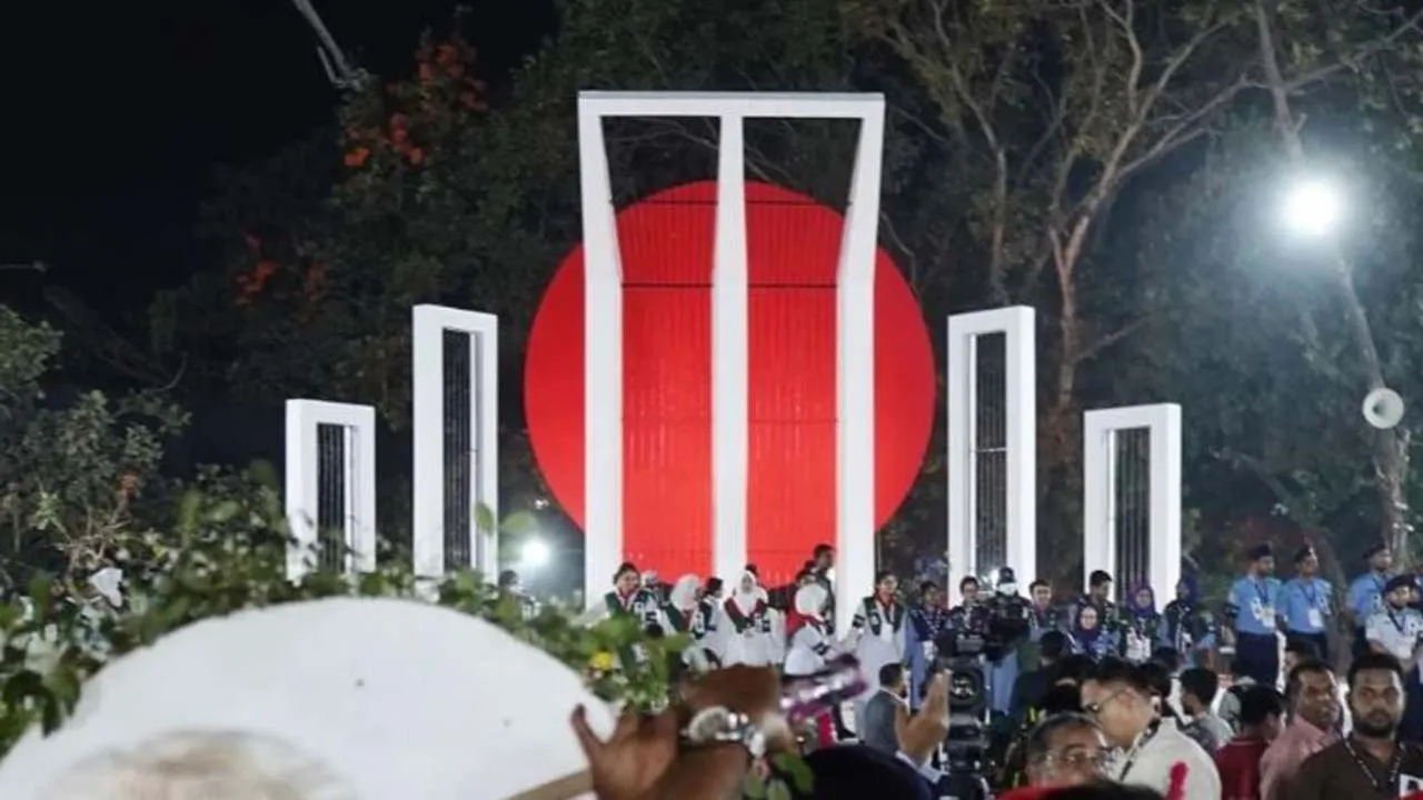 অমর একুশে ফেব্রুয়ারি পালন করছে জাতি