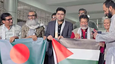 দেশে ফিরলেন আলোকচিত্রী শহিদুল আলম