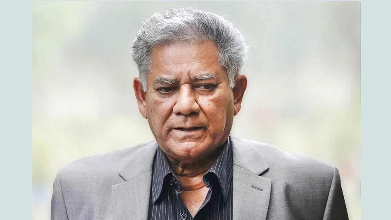 কক্সবাজার সমুদ্র সৈকতে কোনো অবৈধ স্থাপনা করা যাবে না : নৌ উপদেষ্টা